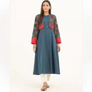 2 piece dress With a mixture of red, teal and green colors Size Medium